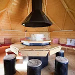 Konukevi Domaine Des Vigneres 4*